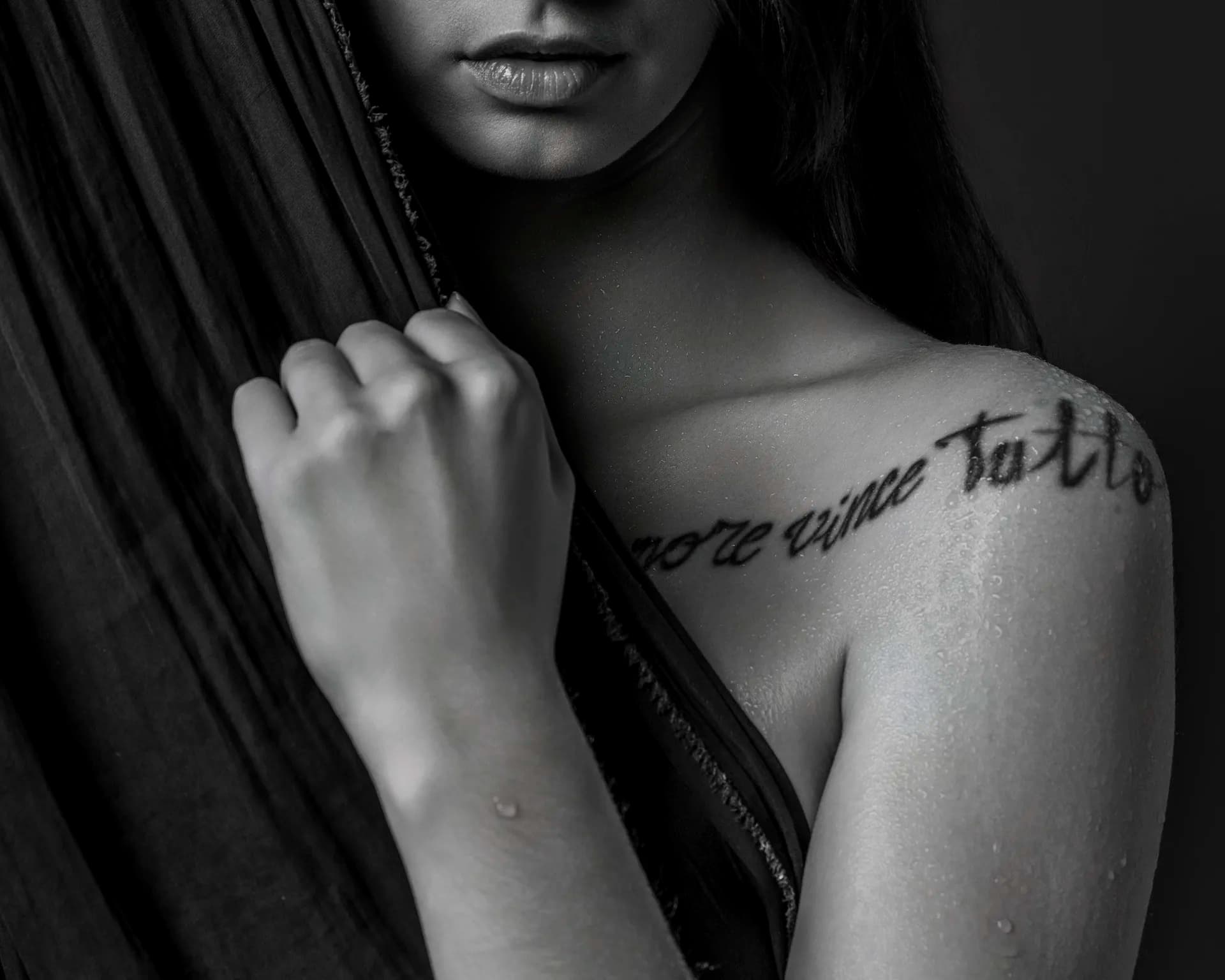 Boudoir regard intense portrait